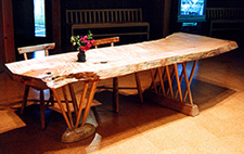 一枚板のテーブル