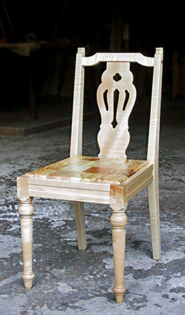 座面／トチ寄木